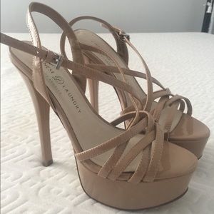 High heels size 7 and a half color nude